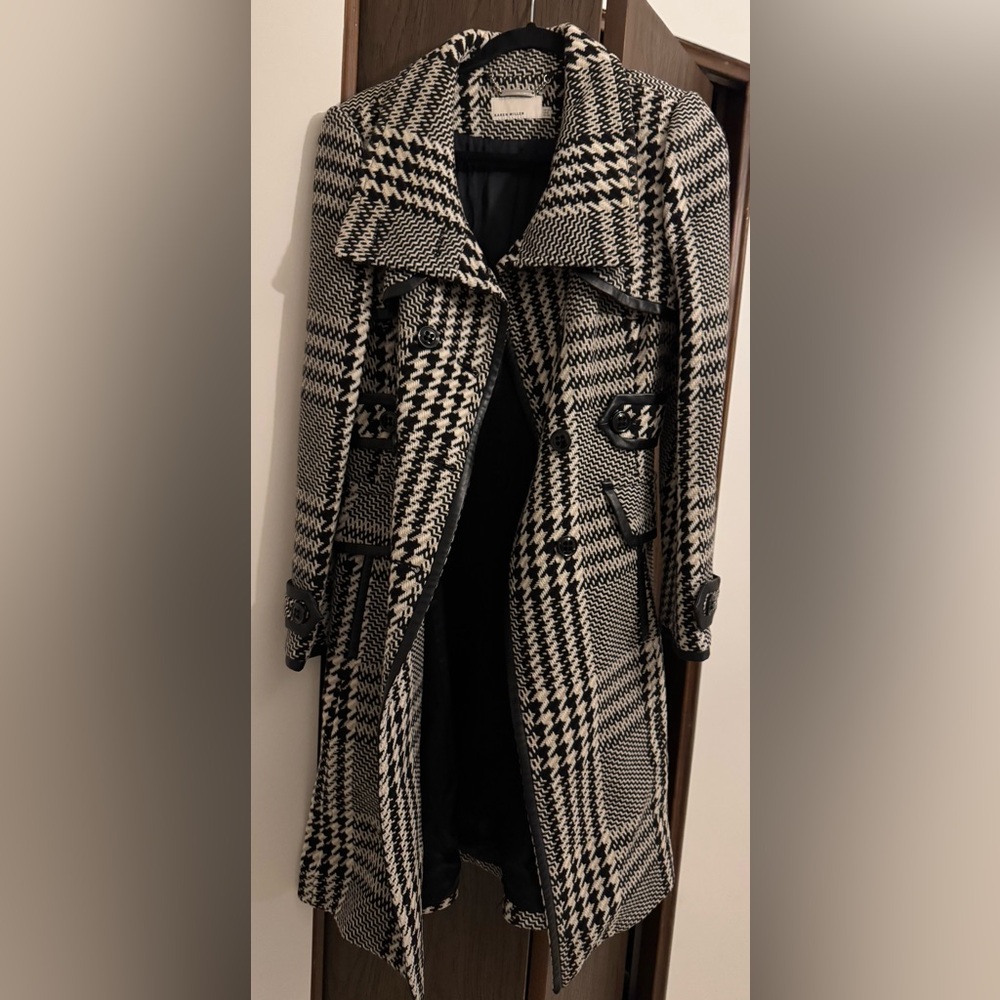 Stylish Black and White Houndstooth Women's Coat